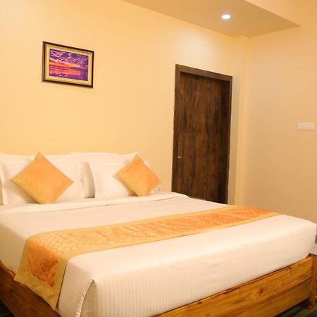 Goroomgo Silicon Residency Puri Near Sea Beach & Temple - Luxurious Room - Lift And Parking Facilities - Best Seller ภายนอก รูปภาพ